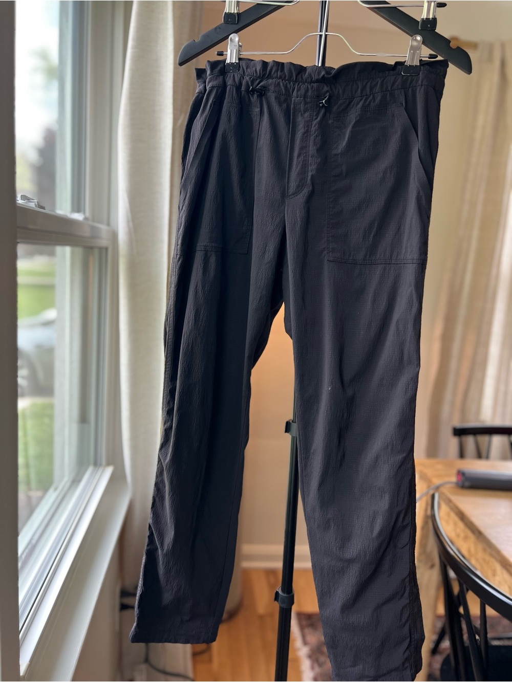 Athleta Women’s Black Lightweight Drawstring Pants size 6